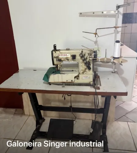 Máquina Galoneira