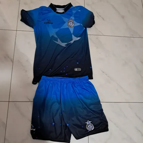 Uniforme de escolinha de futebol azul 
