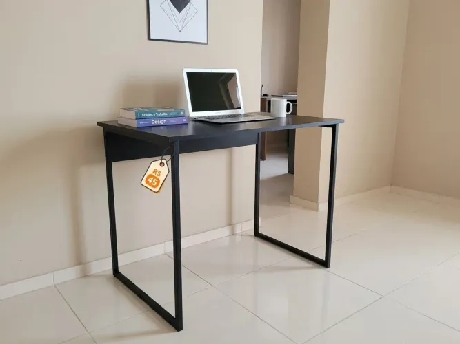 Mesa para Notebook e Estudos Ótimo Estado - R$ 45 pra sair rápido