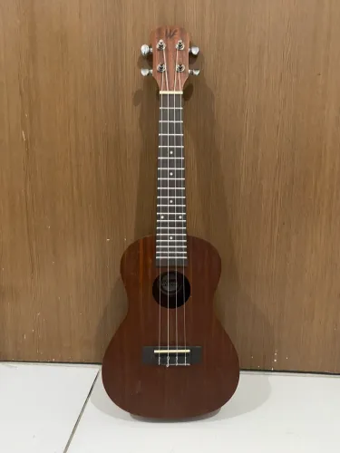 Ukulele Concert Winner 11023 + capa, palheta
