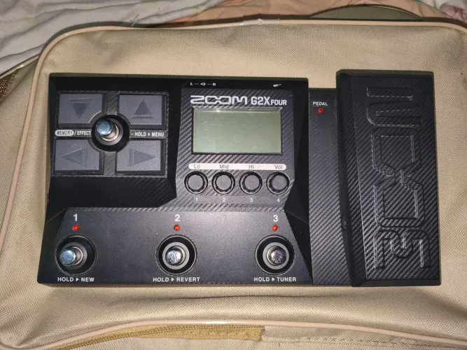 Pedaleira Zoom G2X Four Com IR