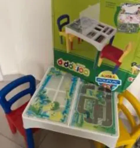 MESINHA INFANTIL C/ CADEIRINHAS