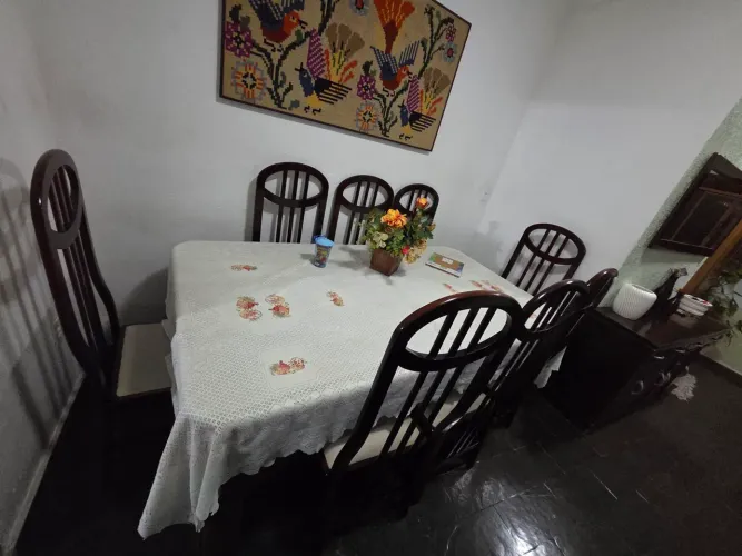 Mesa de Jantar de Madeira Maciça com Tampo de Vidro + 8 Cadeiras Estofadas