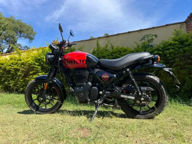 Royal enfield Hunter 350 rebel.                                                           