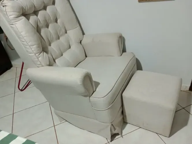 Poltrona de amamentação de linho