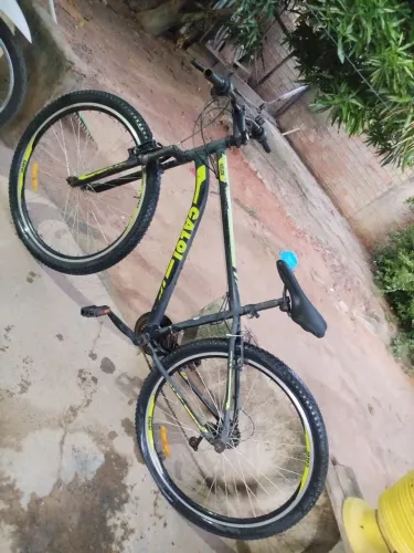 Vendo bicicleta caloi Velox aro 29 em bom estado. Motivo da venda: não utilizo mais.