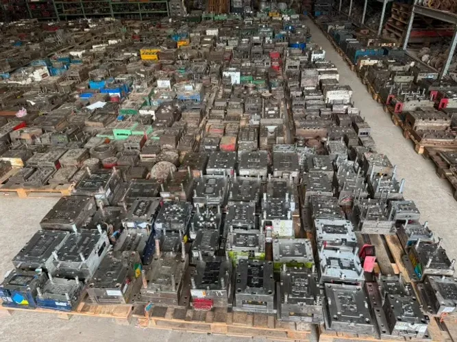 PORTA-MOLDES POSTIÇADOS PARA INJEÇÃO PLÁSTICA