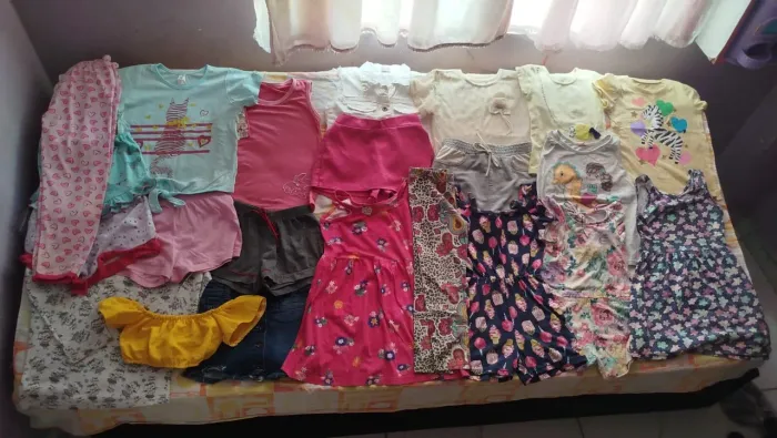 Lote de roupinha de 20 peças menina tamanho 6 anos