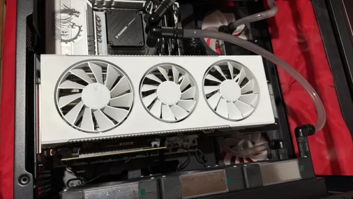 Placa de Vídeo RX 7800 XT XFX Qicksilver White - Magnetic Air -  7 meses de uso
