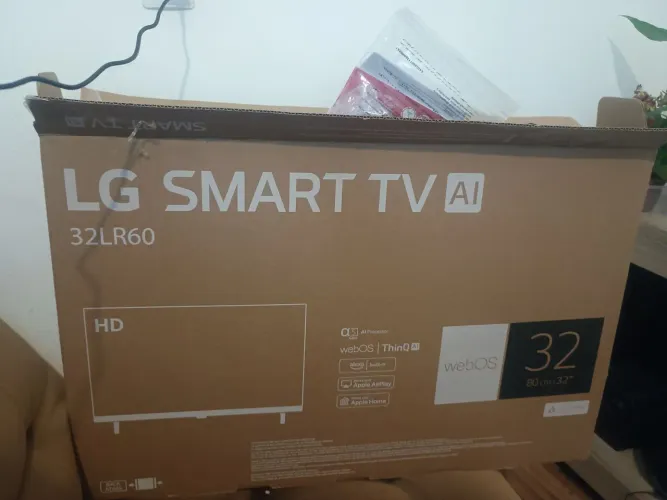 Tv smart LG 32 polegadas semi nova 2 meses de uso