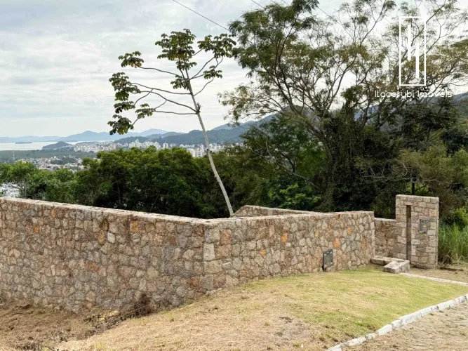 Lindo terreno no Corrego Grande junto a natureza