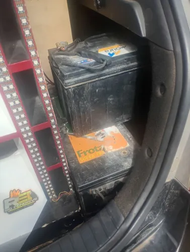 Bateria de caminhão e som automotivo