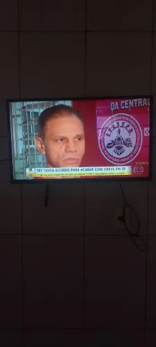 Vendo uma televisão 32 polegadas