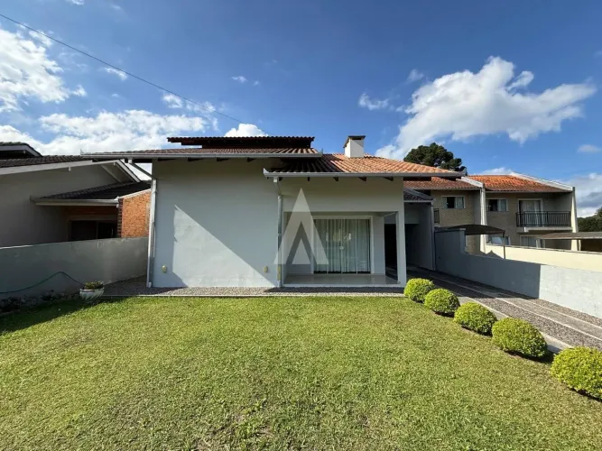 Casa com 2 suítes e 2 quartos à venda em Campo Alegre-SC por R$1.300.000,00.