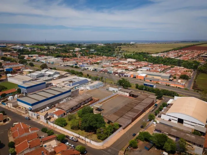 Galpão à venda e para alugar em Jaú, Vila Industrial, com 1726 m²