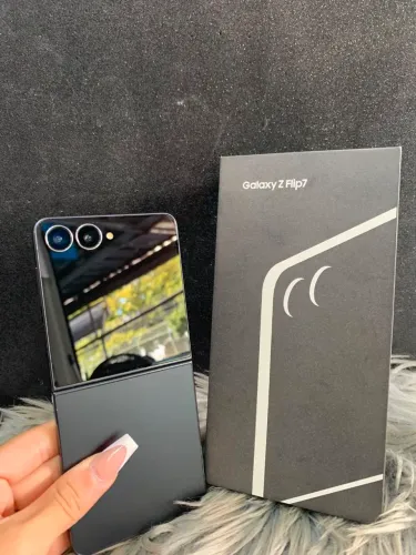 GALAXY Z FLIP7 