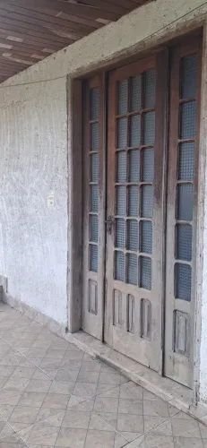 Aluga-se casa 100m2 e 2 quartos 
