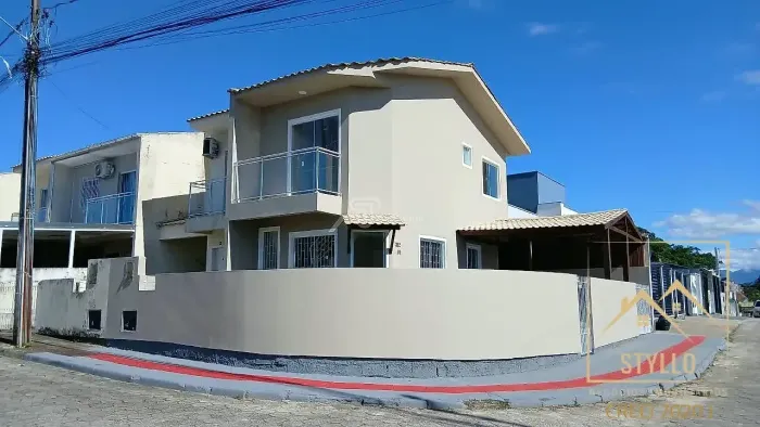 Excelente Sobrado localizado no Loteamento Manoel de Melo / São José SC