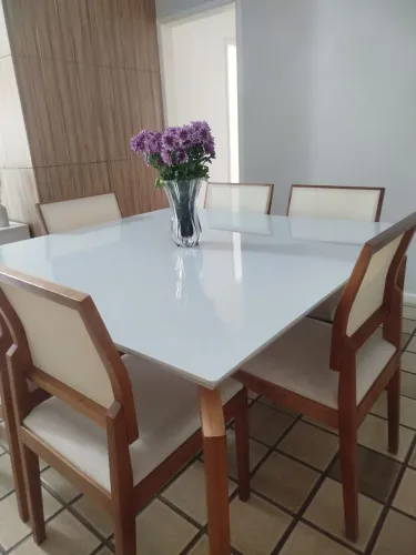 Mesa de Jantar mais 6 cadeiras