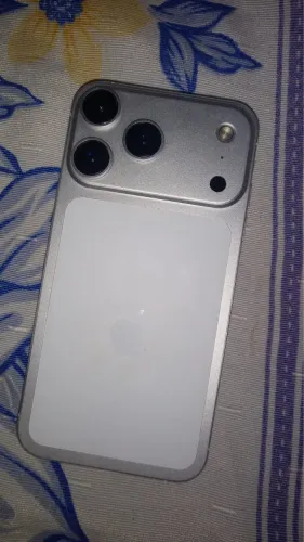 iPhone XR transformado em 17Pro
