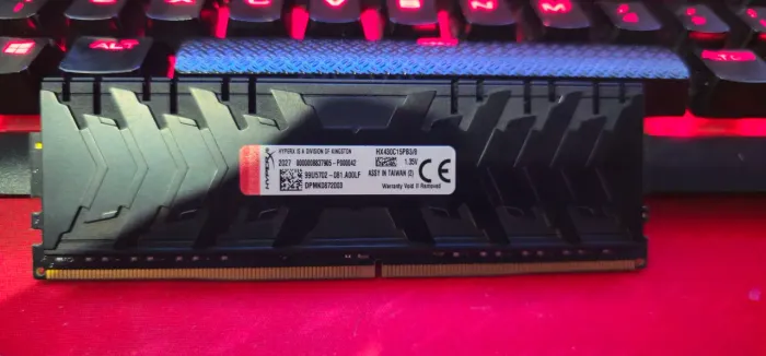 Memoriam ram 8GB hyperx 2666 MHz (3200 xmp)