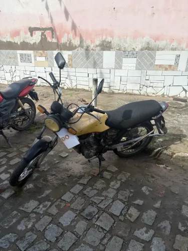Moto 125 com engate para reboque 