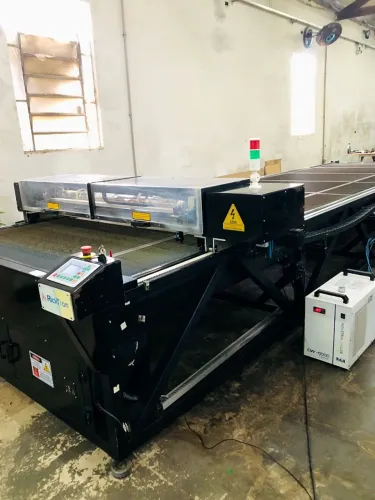 Máquina de Corte a Laser CNC Grande Porte 6 Metros Tecido Ricktron Futurize
