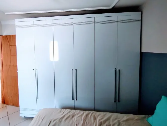 Guarda roupa 6 portas em bom estado 