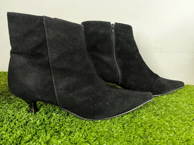 Bota Usada Cano Curto Camurça Preto Botinha Bico Fino Feminina