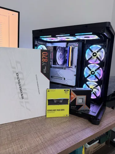 Kit AMD AM5: Placa-Mãe X870 AORUS Stealth ICE + Ryzen 7 9800x3D + 32GB DDR5