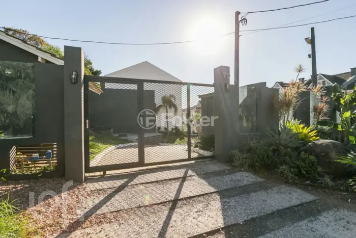 Casa à venda em Vila Nova com 134 m², 3 quartos, 1 suíte, 2 vagas