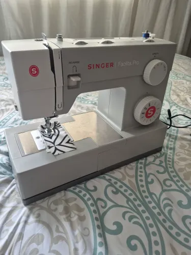 Máquina de Costura Linger