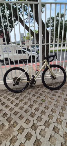 Bike Gravel CoLLi Veneto - Alumínio, Shimano Cues 1x10, Tam. M - Oportunidade!