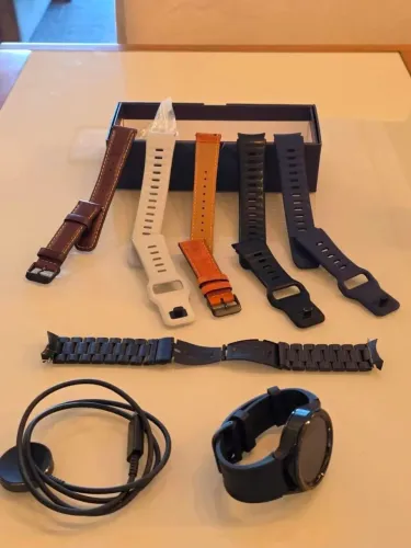 Barbada! Galaxy Watch6 Classic 43mm Preto + 6 Pulseiras Extras