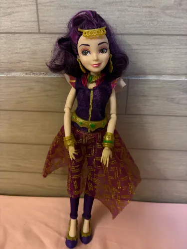 Boneca Descendentes- Descendants Genie Chic Isle Of The Lost Mal Disney