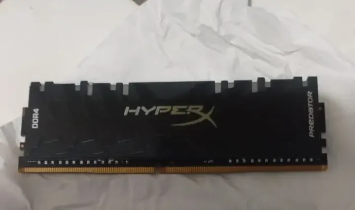 Memória Ram - 8GB HYPERX PREDATOR 2400Mhz
