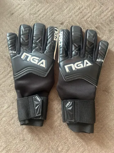 Luva goleiro NGA Astra nova tamanho 9