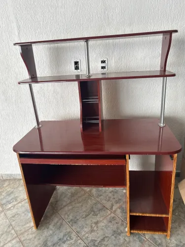 Escrivaninha/ estante