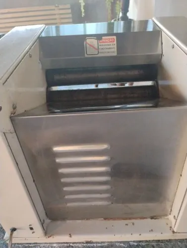 Cilindro elétrico para massas