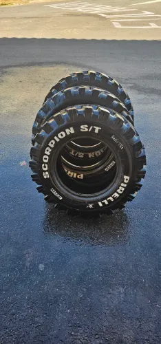 4 Pneus Pirelli Scorpion 225/75/15 reformados