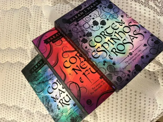 Kit Corte de Espinhos e Rosas - Vol. 1 a 3 - Sarah J. Maas