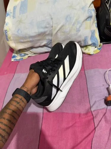 Tênis adidas