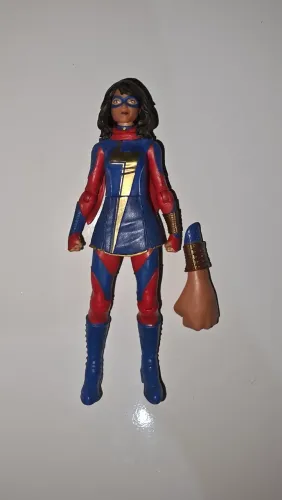 MISS MARVEL BASIC FIGURE MARVELS AVENGERS GAME !!