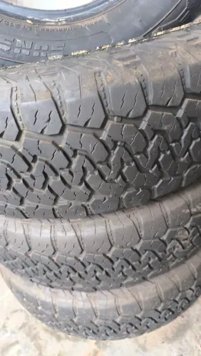 Pneu all-terrain T/A aro 215/65/R 16