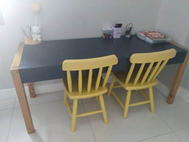 Mesinha de Estudo com cadieras