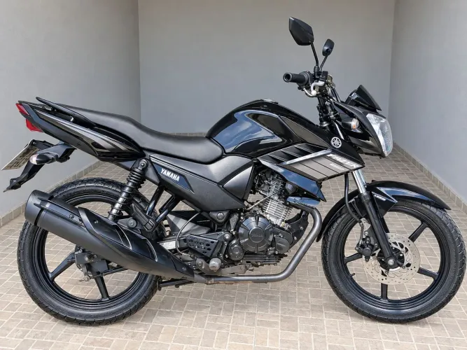 Vendo YS FAZER 150 SED muito nova.