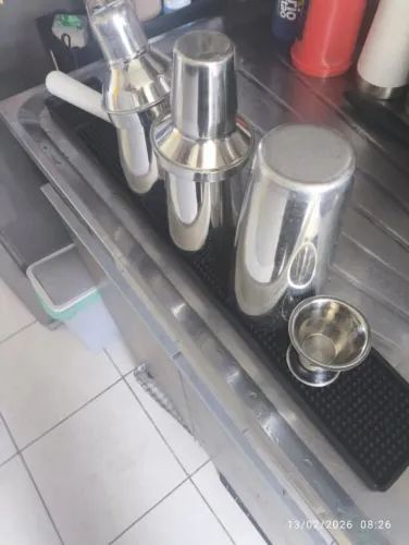 kit bar igual da foto coqueteleira macerador tapete de bar dosador