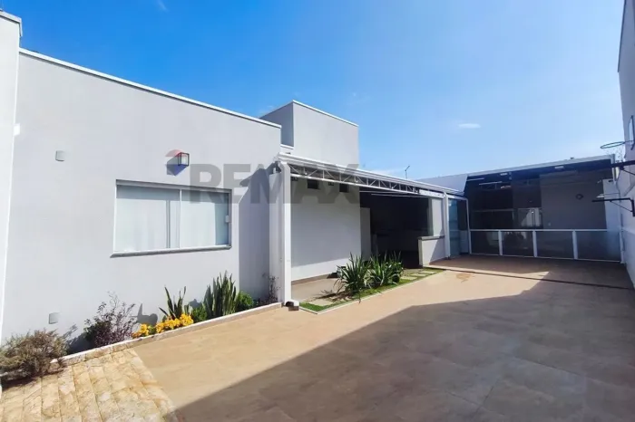 Casa à Venda com 4 dormitórios no Bairro Novo Mundo em Limeira - SP