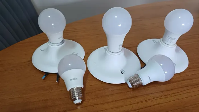 3 Plafons soquete com lâmpada 