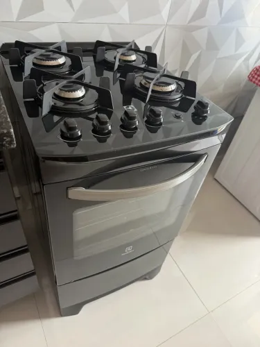 Fogão Electrolux seminovo
